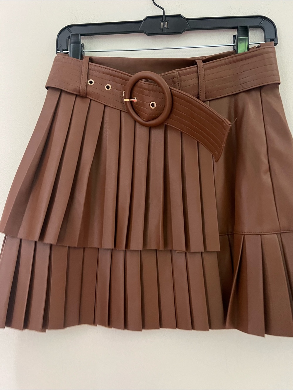 Zara Brown Pleated Faux-Leather Mini Skirt with Round Belt - Picture 9 of 13